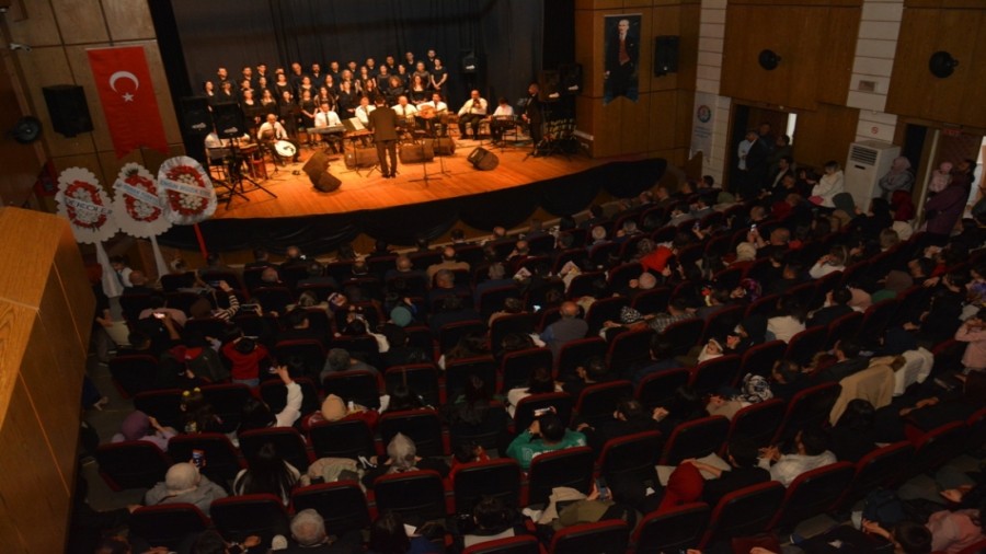 Kırıkkale'de Türk Sanat Müziği Konserine Yoğun İlgi