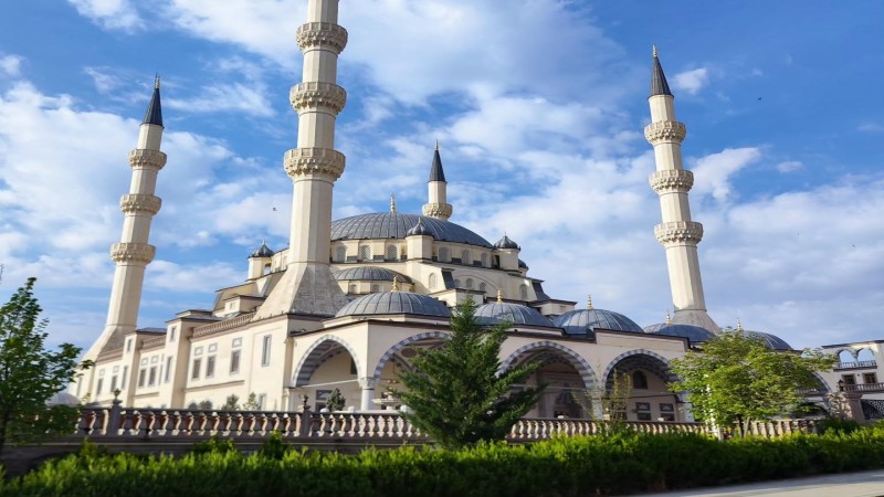Nur Camii