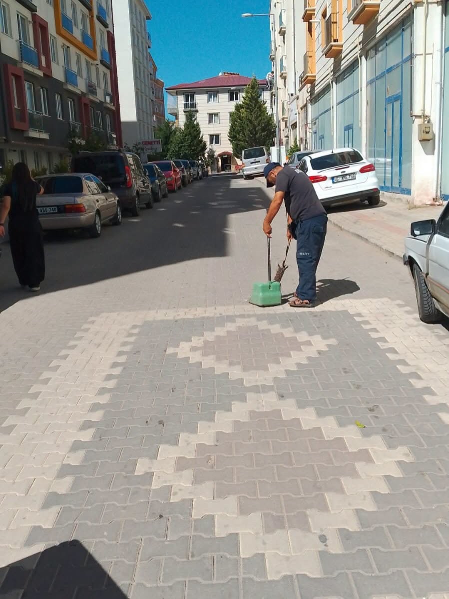Yahşihan’da Temizlik, İlaçlama ve Yeşil Alan Bakımı Aralıksız Sürüyor - 4