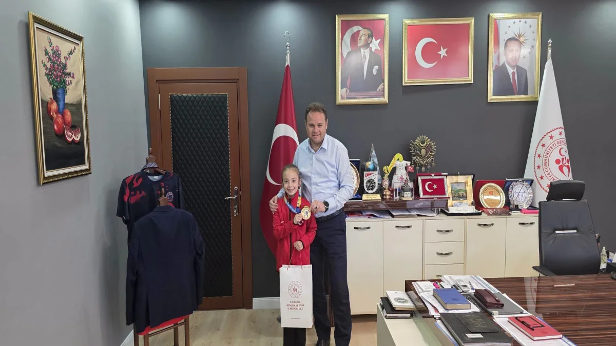 Kırıkkale’nin Gururu Melek Su Özcan, Balkan Şampiyonluğu Kupasıyla Hamza Güneş’i Ziyaret Etti