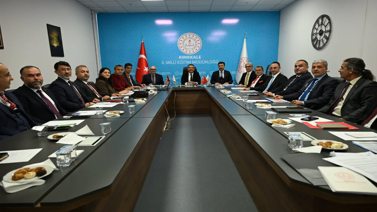 Kırıkkale’de Eğitim Masaya Yatırıldı: Rahmi Güney İlçe Müdürleriyle Bir Araya Geldi